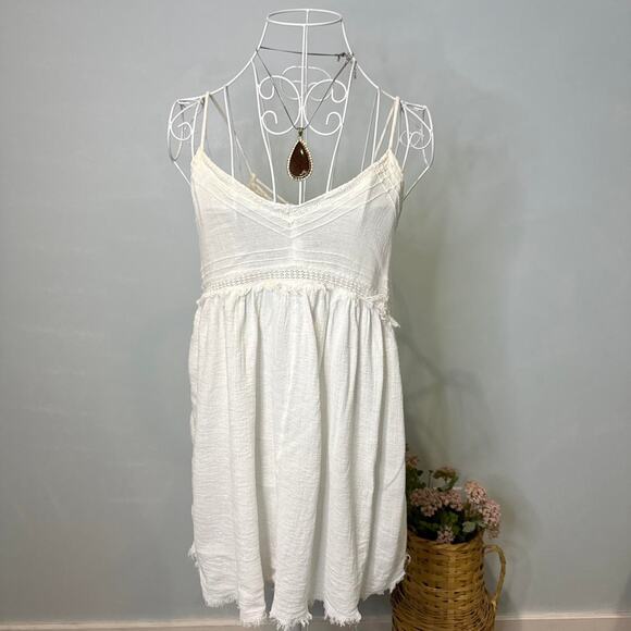 Gorgeous white babydoll flowy blouse top with dainty cami straps - Picture 1 of 6